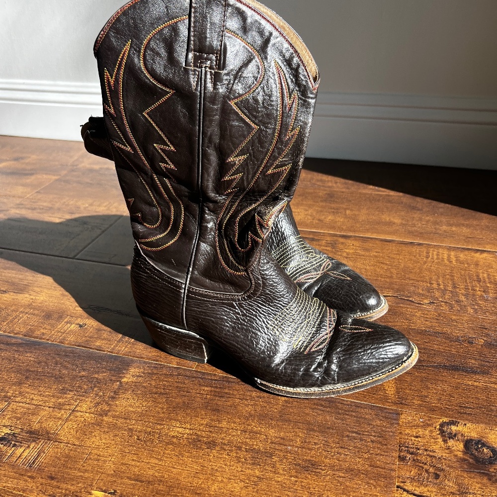 Men's dark brown cowboy boots